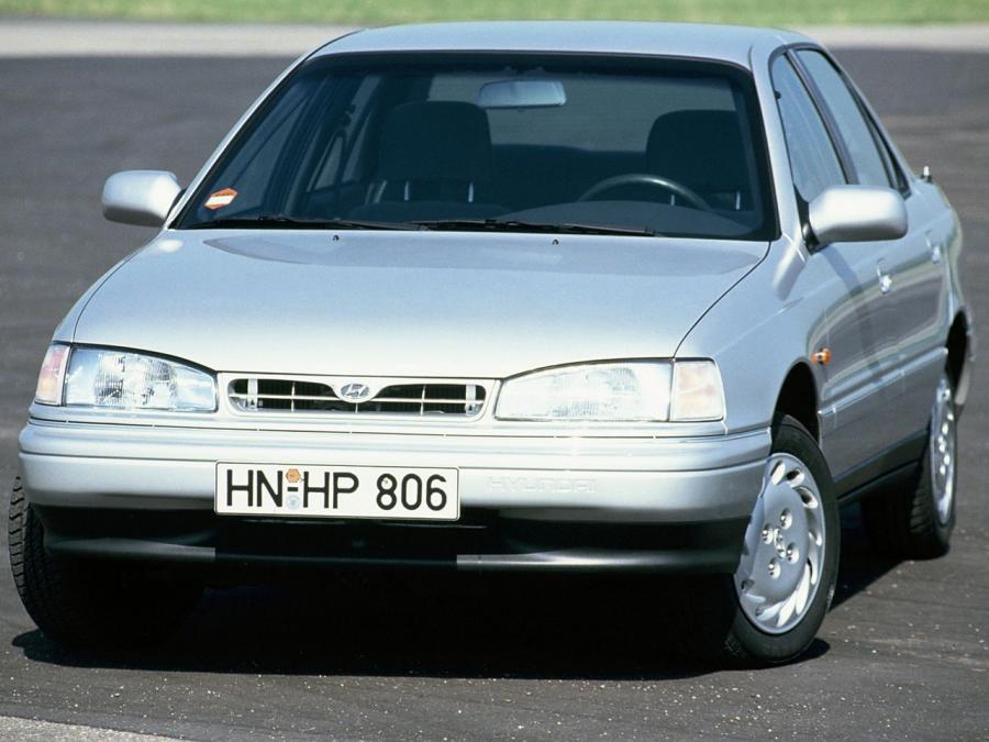  Hyundai Lantra 1990 года  (фото 2 из 9)